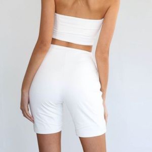 Carice Short - Picture 4 of 6